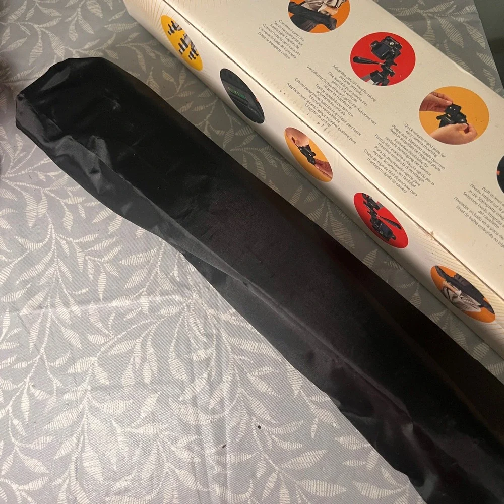 Kodak‎ Digital Camera Tripod Aluminum 53 Inch Adjustable Pan Tilt Head with Case